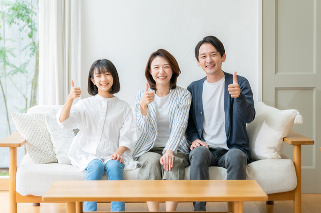 笑顔の家族のイメージ画像